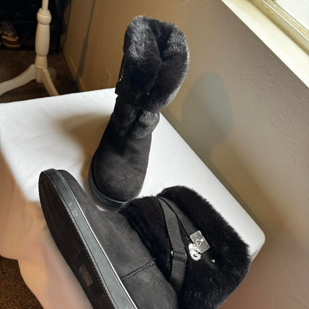 Guess Alaina faux-shearling cuff boots in black suede. Size 8.5
